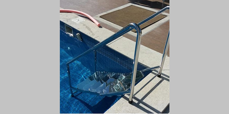 ESCADA PARA PISCINA